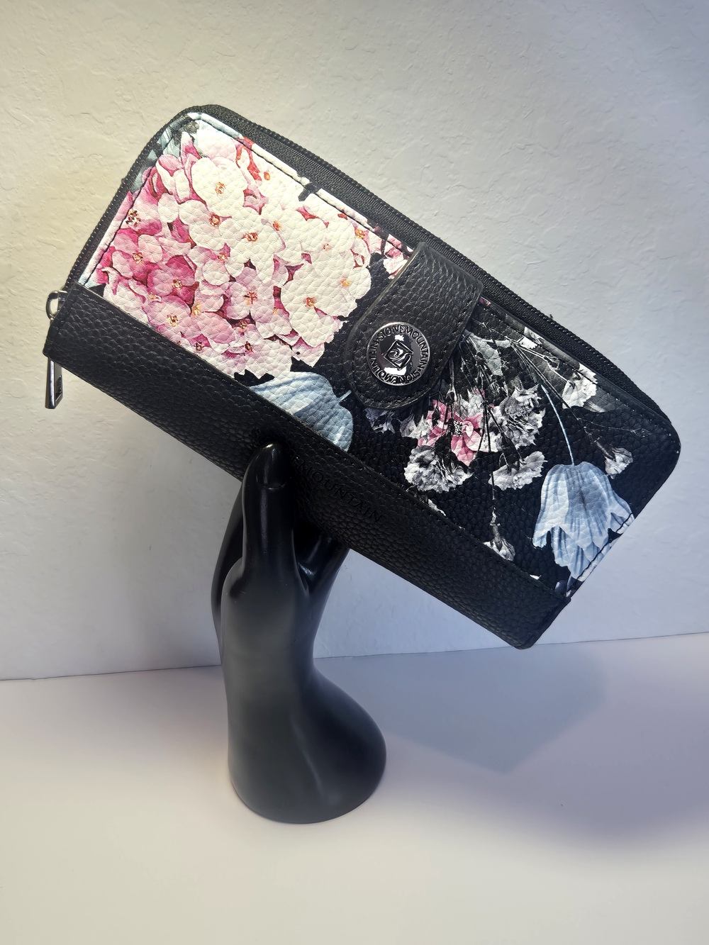 Stone Mountain Rose Bloom Zip Around Wallet Black Floral  Pebble Leather!